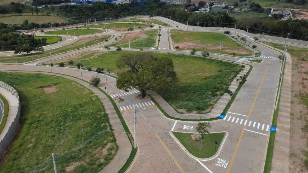 Imagem de um loteamento planejado visto de cima.